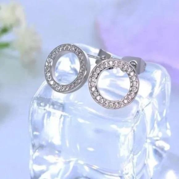 Luxury Diamond Sterling Silver Stud Earrings, beautiful Earrings, cute Earrings. - Picture 3 of 3